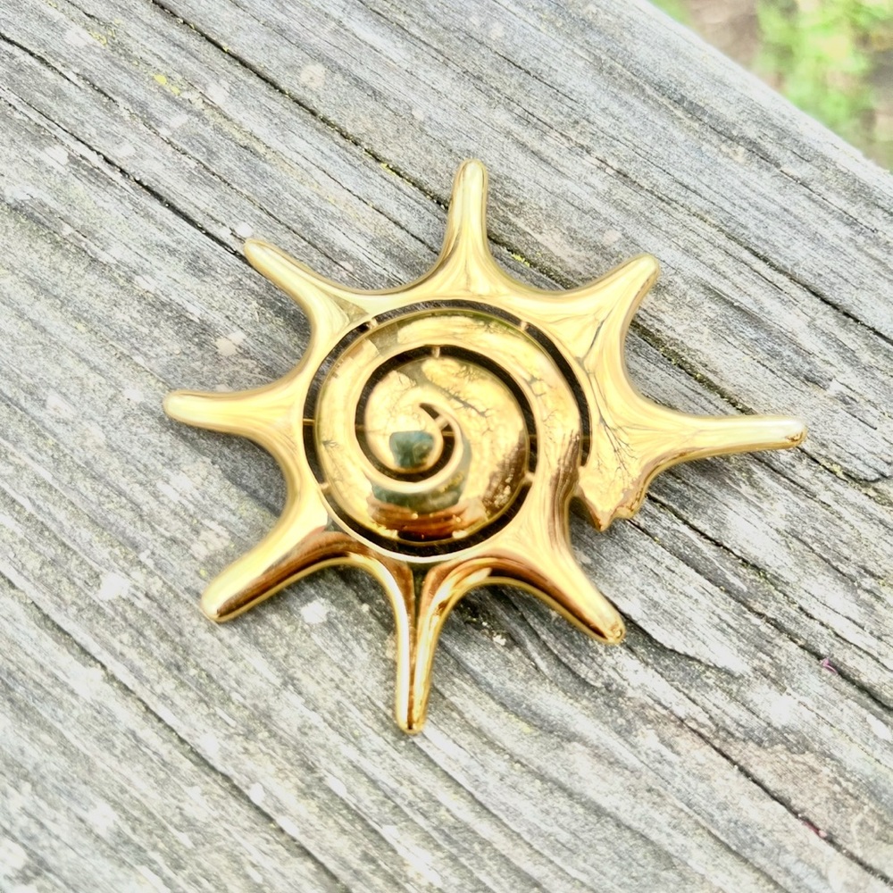 Vintage Monet Goldtone Sunburst Brooch - Picture 8 of 8